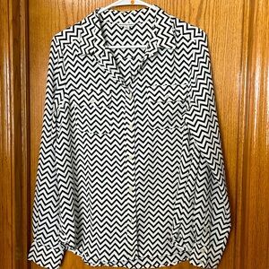 American Eagle Outfitters Woman’s White Black Chevron Button Down Size M